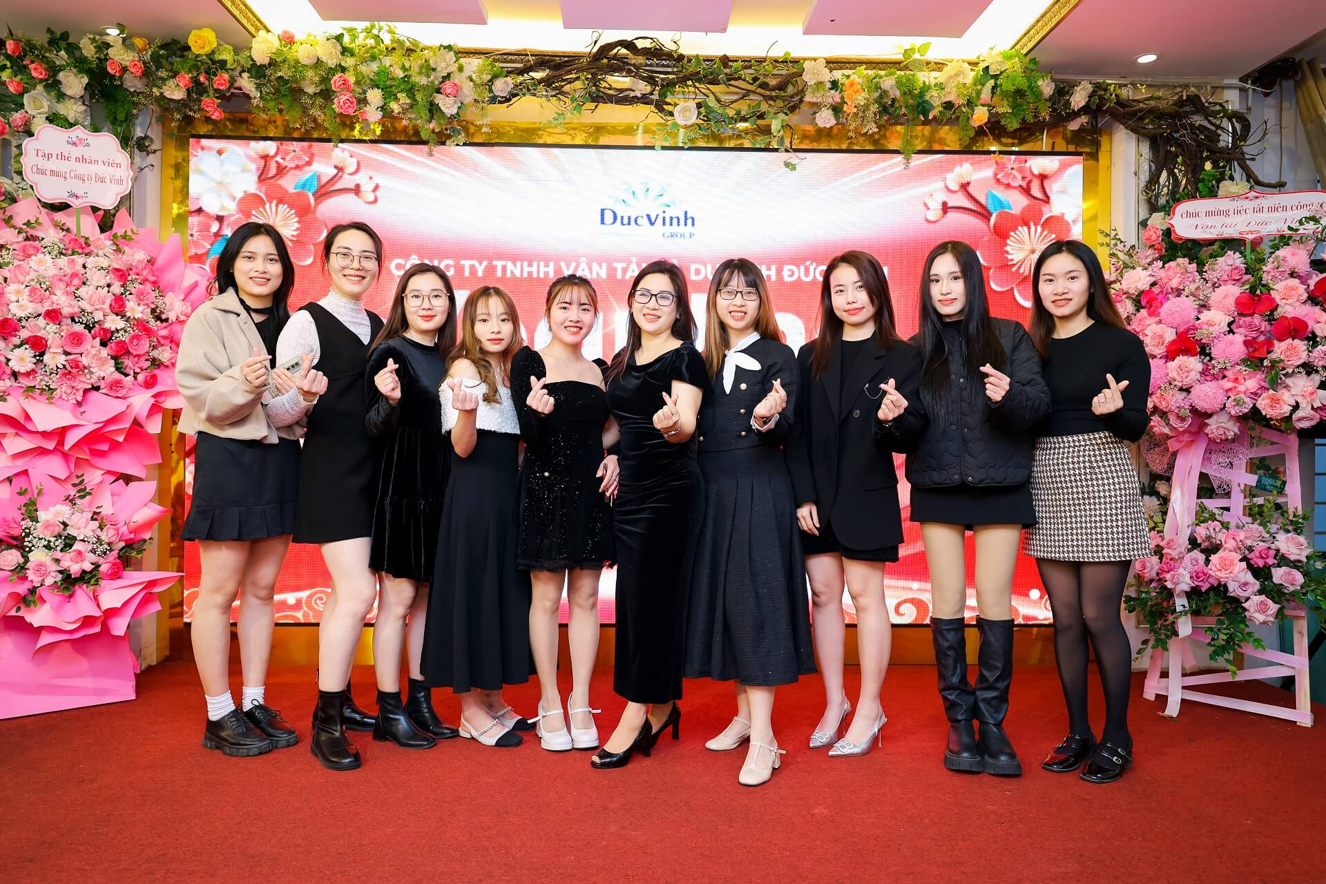 Tập thể Hội chị em - Những bông hoa xinh đẹp tại Đức Vinh