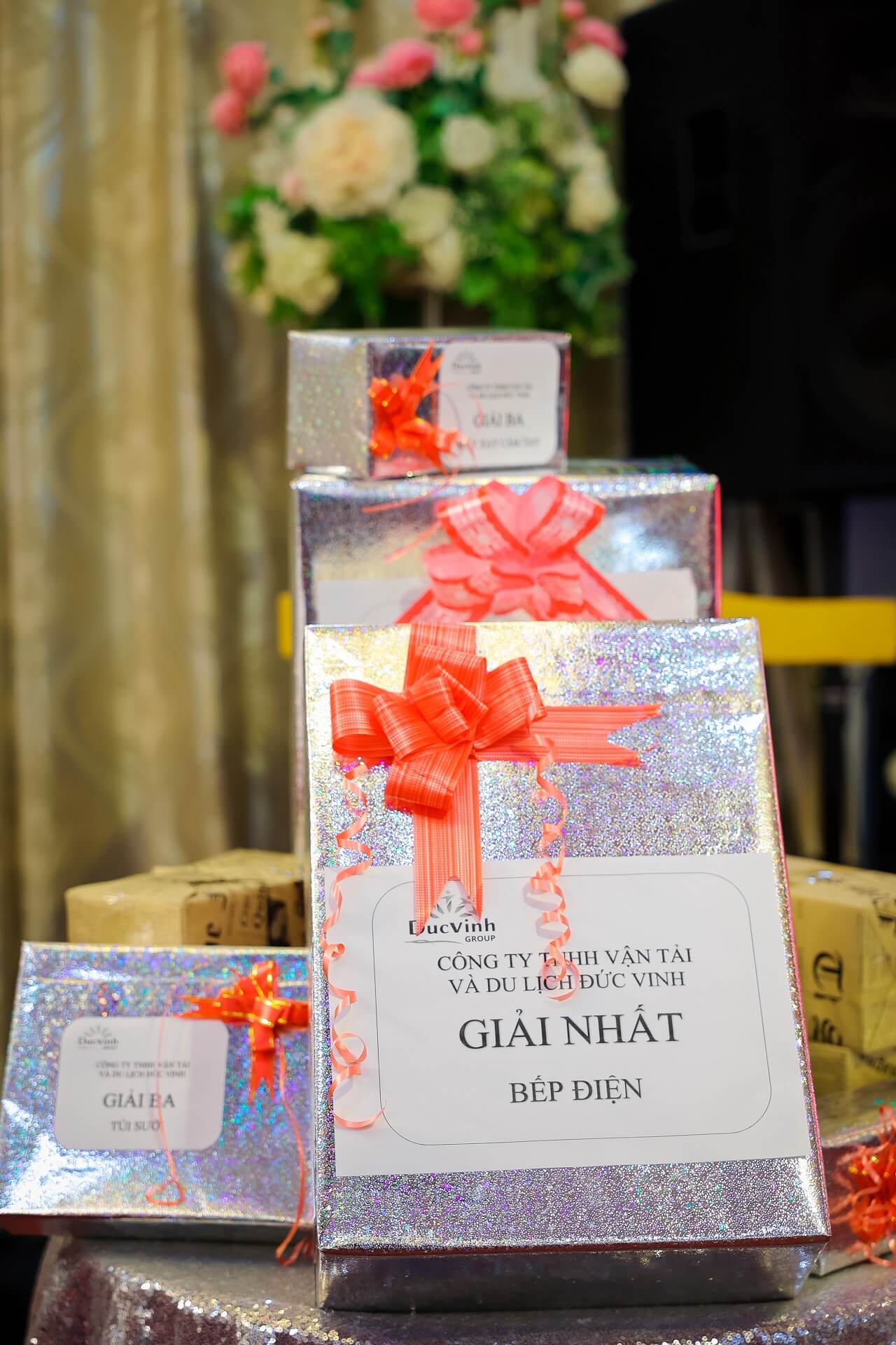 Các phần quà xịn sò cho ai may mắn nhất hôm nay, cuối giờ mới bốc thăm nha