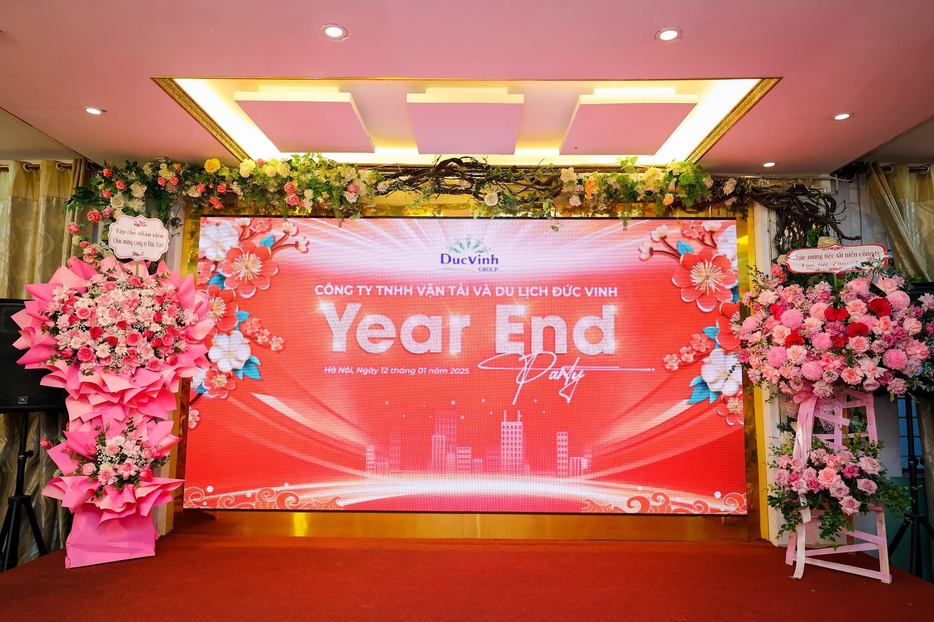 Sân khấu hoành tráng để tiếp tục sự kiện Year End Party 2024 Đức Vinh