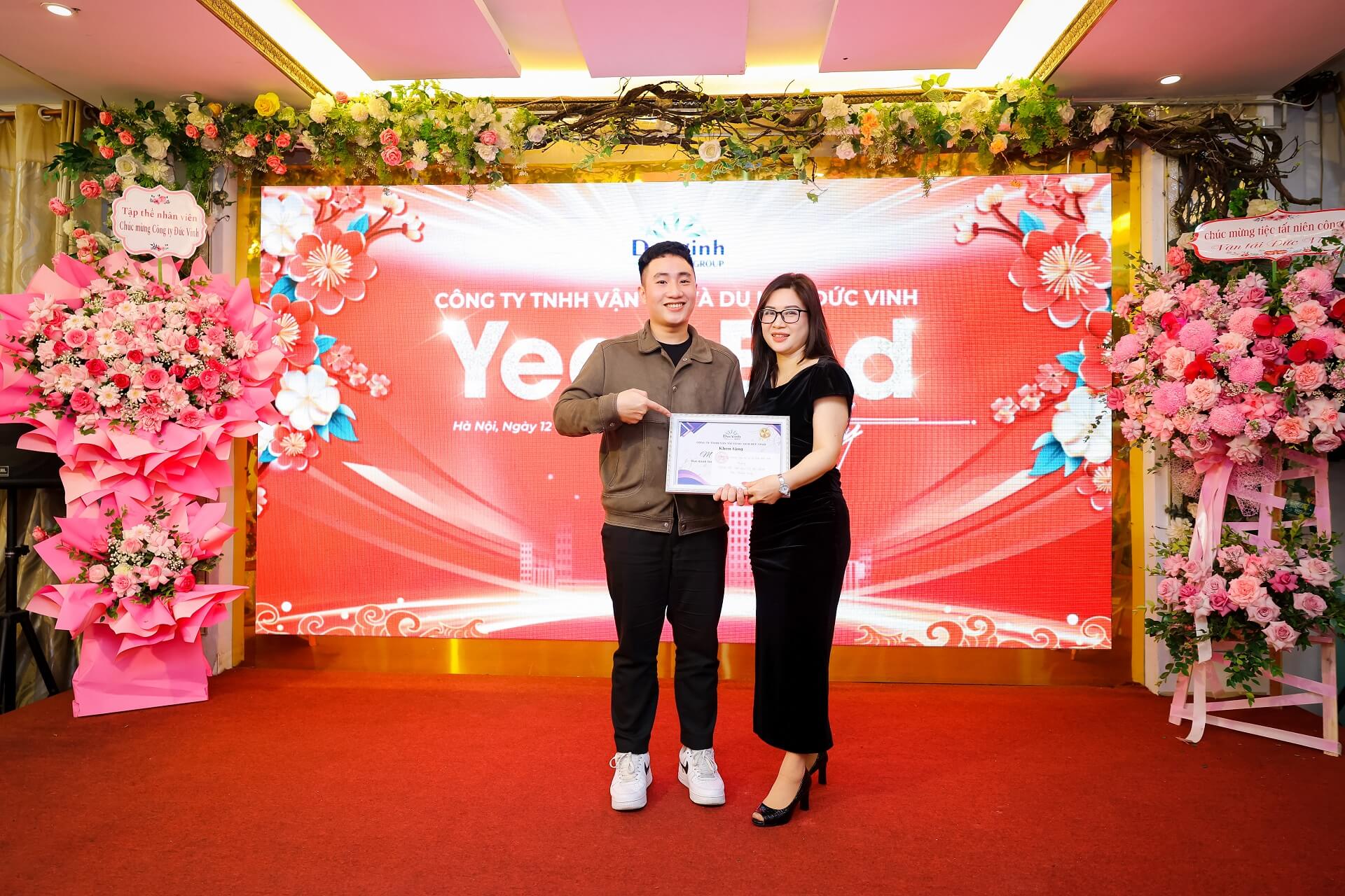 Trao giải cá nhân: NV Bức Phát Tốc Độ - Mr Hoàng Long (Bộ phận Kinh Doanh)