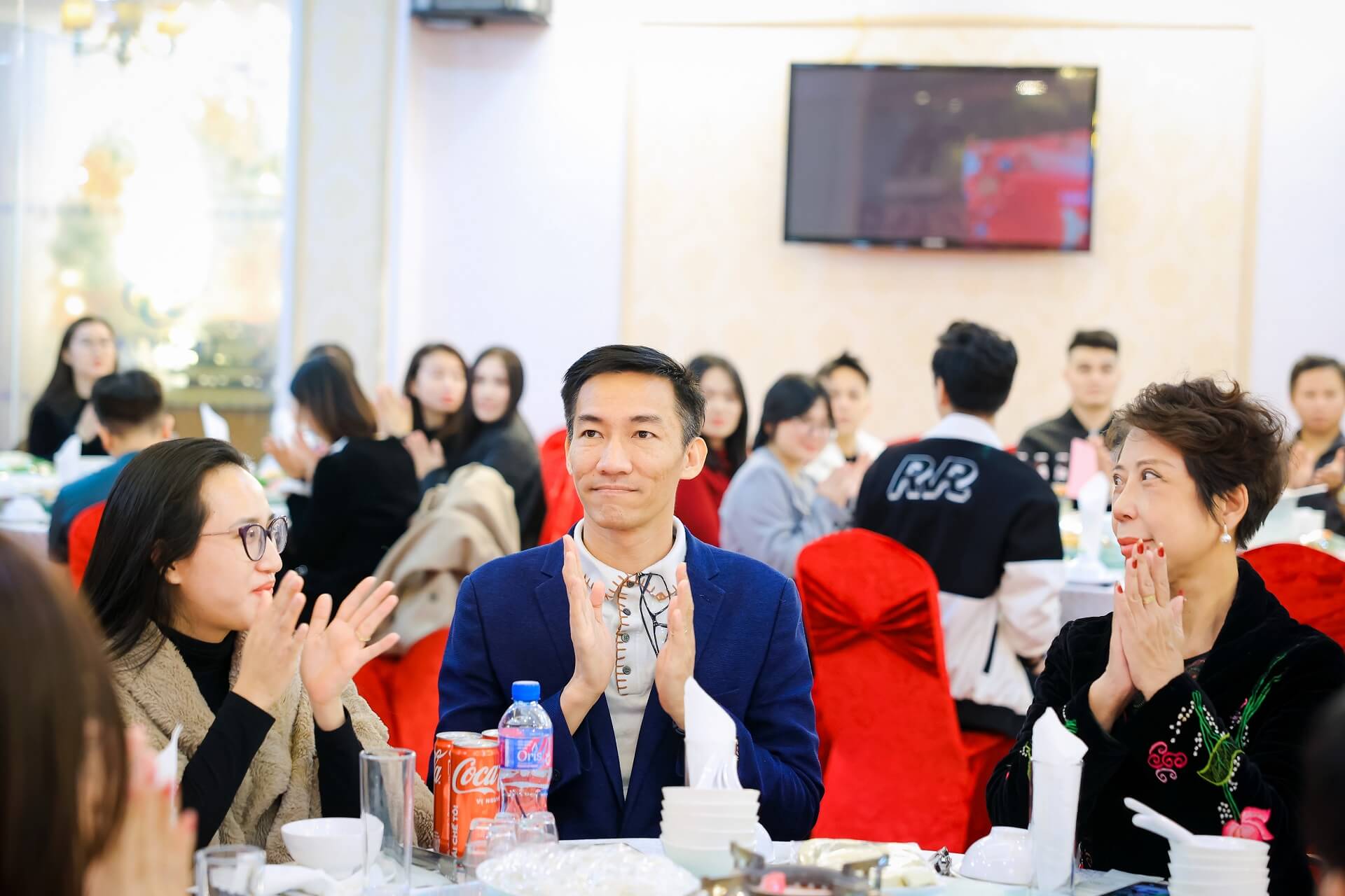 Tiếp tục chương trình dự tiệc của Đức Vinh