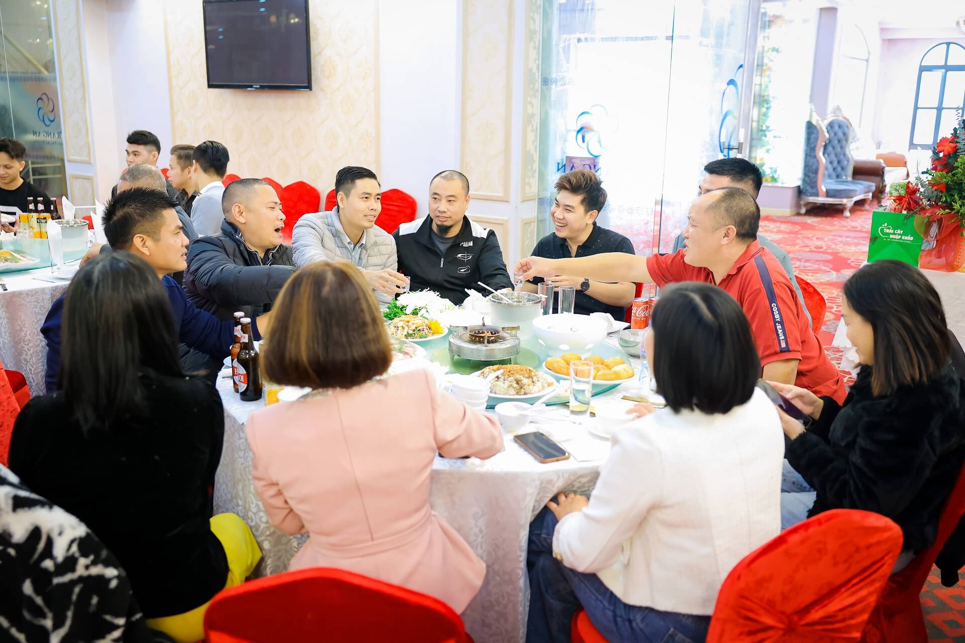 Cùng chúc nhau sang năm sẽ cố gắng nhiều hơn nữa