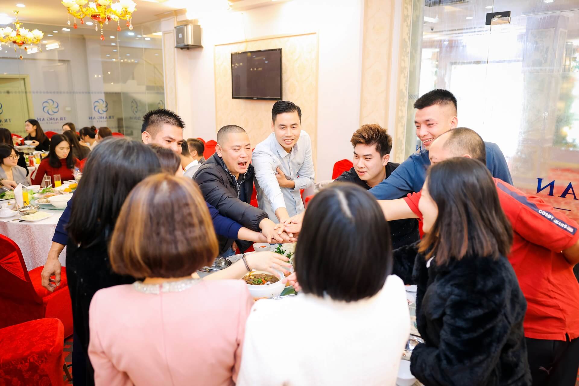 Hội Lái xe cũng không thể dừng nâng ly