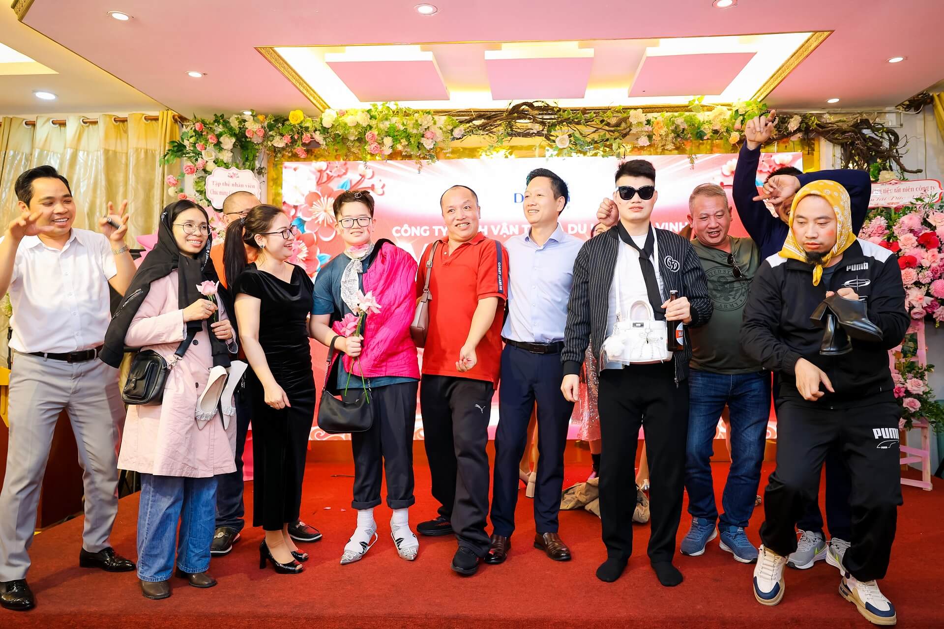 Nụ cười của mọi người là sự thành công của sự kiện Year End Party ngày hôm nay